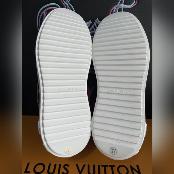 Louis Vuitton Time Out Sneaker - Picture 14 of 16
